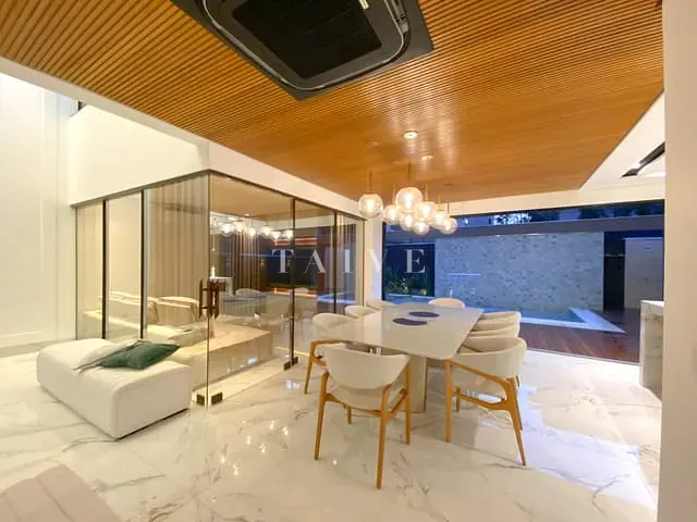 Sobrado com 389m² 3 quartos e 5 banheiros, à venda, no bairro Vivendas do Arvoredo em Londrina