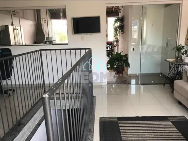 Sobrado com 125m² 3 quartos e 3 banheiros, à venda ou para alugar, no bairro Centro em Taubaté
