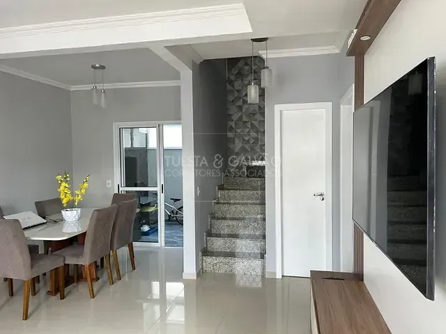 Sobrado com 109m² 3 quartos e 3 banheiros, à venda, no bairro Uberaba em Curitiba