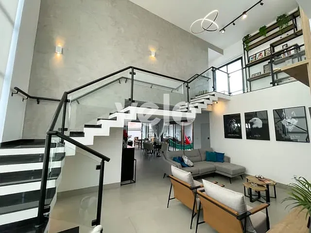 Sobrado com 352m² 3 quartos e 5 banheiros, à venda, no bairro Piracangaguá em Taubaté
