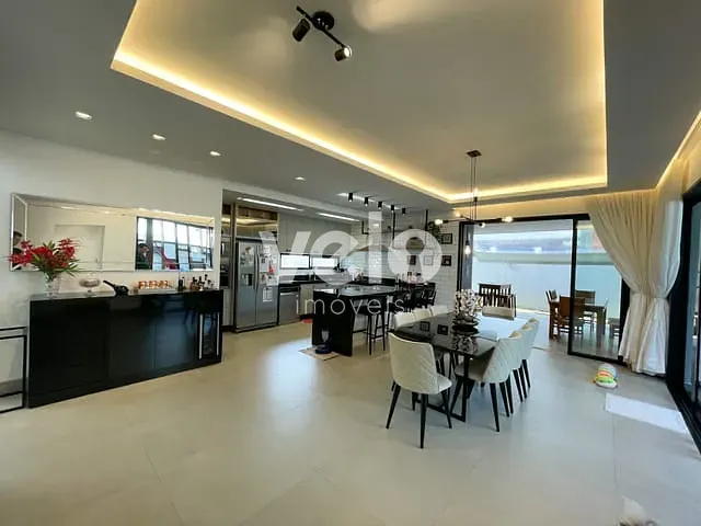 Sobrado com 352m² 3 quartos e 5 banheiros, à venda, no bairro Piracangaguá em Taubaté