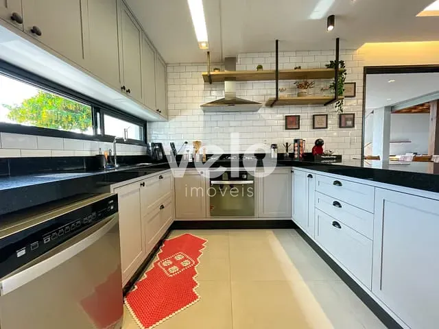 Sobrado com 352m² 3 quartos e 5 banheiros, à venda, no bairro Piracangaguá em Taubaté
