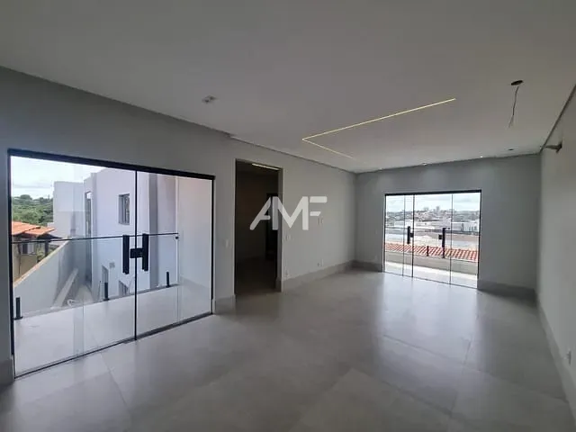 Sobrado com 400m² 4 quartos e 6 banheiros, à venda, no bairro Setor Habitacional Vicente Pires - Trecho 3 em Brasília