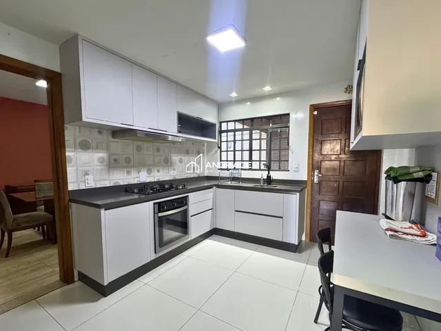 Sobrado 3 quartos e 3 banheiros, à venda, no bairro Vila Formosa em Apucarana
