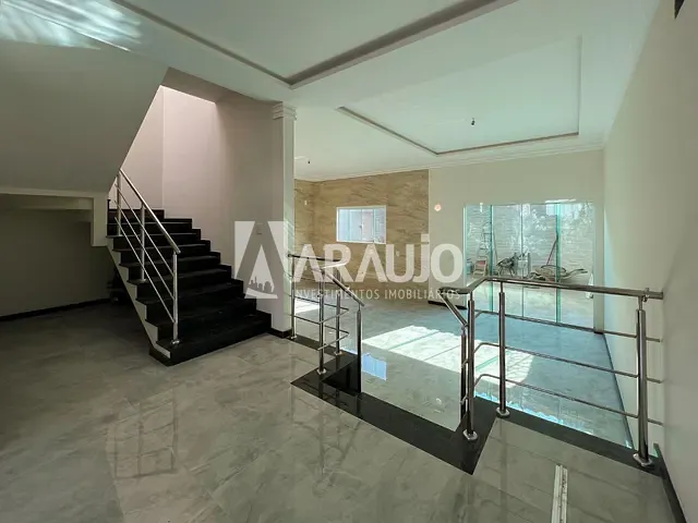 Sobrado com 264m² 3 quartos e 2 banheiros, à venda, no bairro São João em Itajaí
