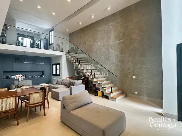 Sobrado com 341m² 4 quartos e 1 banheiro, à venda, no bairro Chácaras Aeroporto em Maringá