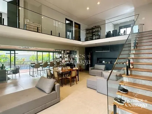 Sobrado com 341m² 4 quartos e 1 banheiro, à venda, no bairro Chácaras Aeroporto em Maringá