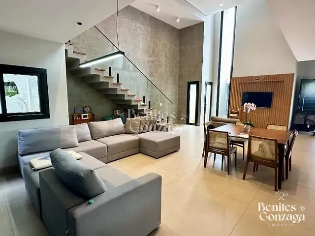 Sobrado com 341m² 4 quartos e 1 banheiro, à venda, no bairro Chácaras Aeroporto em Maringá