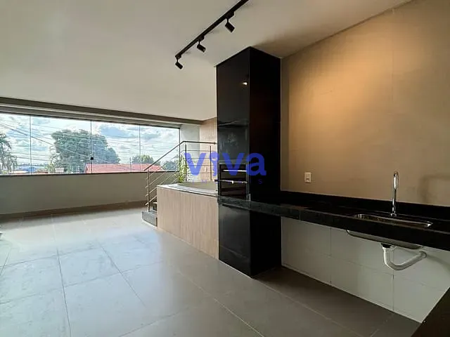 Sobrado 3 quartos e 3 banheiros, à venda, no bairro Setor Garavelo em Aparecida de Goiânia