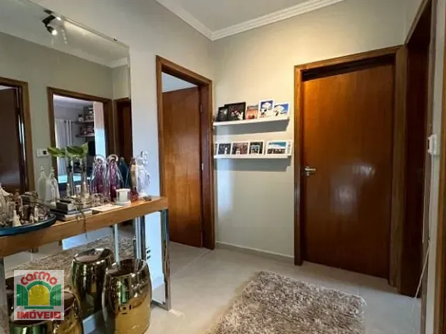 Sobrado com 225m² 3 quartos e 3 banheiros, à venda, no bairro Jardim Ana Paula em Anápolis