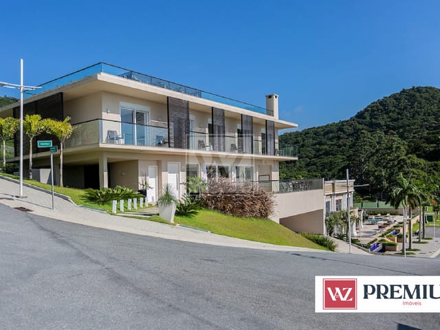 Casa com 669m² 6 quartos e 8 banheiros, à venda, no bairro Praia das Taquaras em Balneário Camboriú
