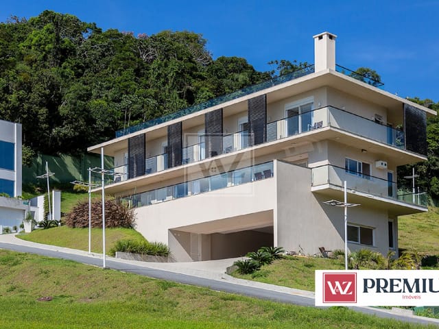Casa com 669m² 6 quartos e 8 banheiros, à venda, no bairro Praia das Taquaras em Balneário Camboriú