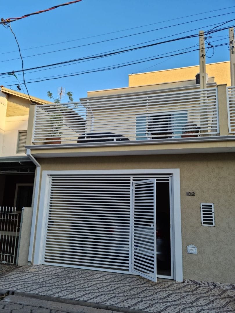 Sobrado à venda com 3 quartos, 250m² - Foto 1