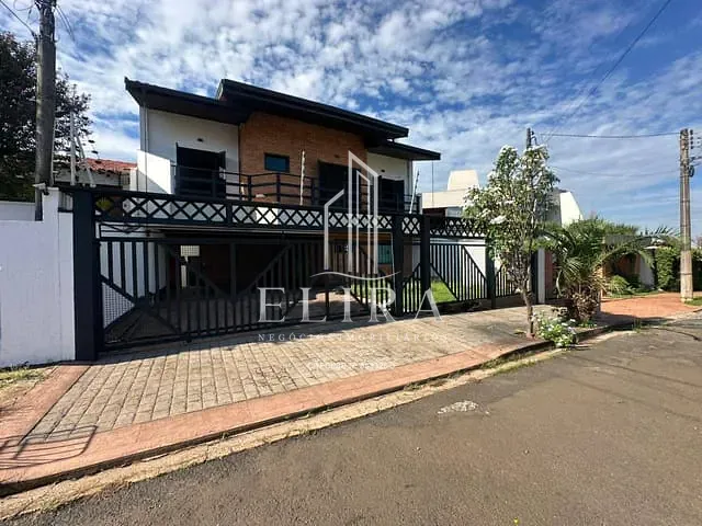 Sobrado com 300m² 5 quartos e 4 banheiros, à venda, no bairro Werner Plaas em Americana