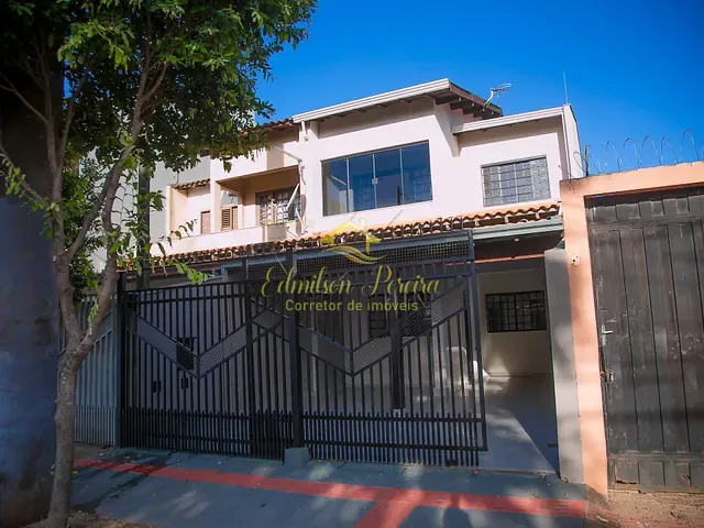 Sobrado com 125m² 3 quartos e 1 banheiro, à venda, no bairro Conjunto Café em Londrina