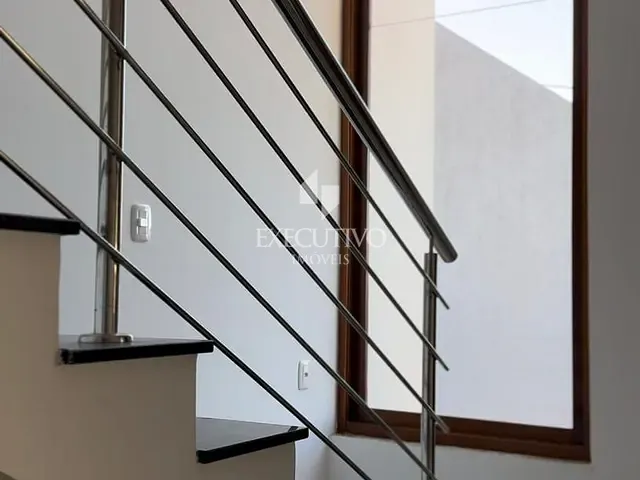 Sobrado com 168m² 3 quartos e 2 banheiros, à venda ou para alugar, no bairro Montanha em Lajeado