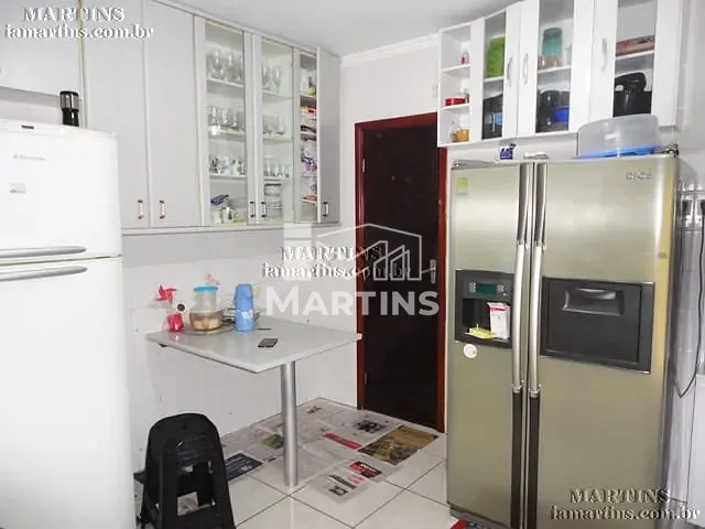 Sobrado 3 quartos e 2 banheiros, à venda, no bairro Jardim Oliveiras em Taboão da Serra