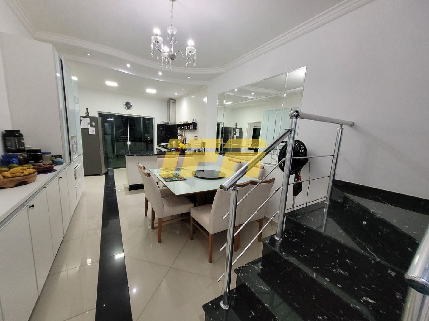 Sobrado, 3 quartos, 310 m² - Foto 1