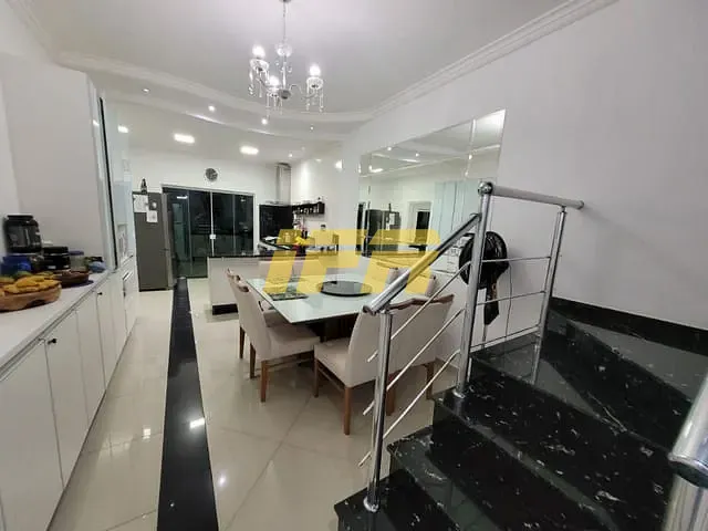 Sobrado com 250m² 3 quartos e 3 banheiros, à venda, no bairro Campos Do Conde em Tremembé
