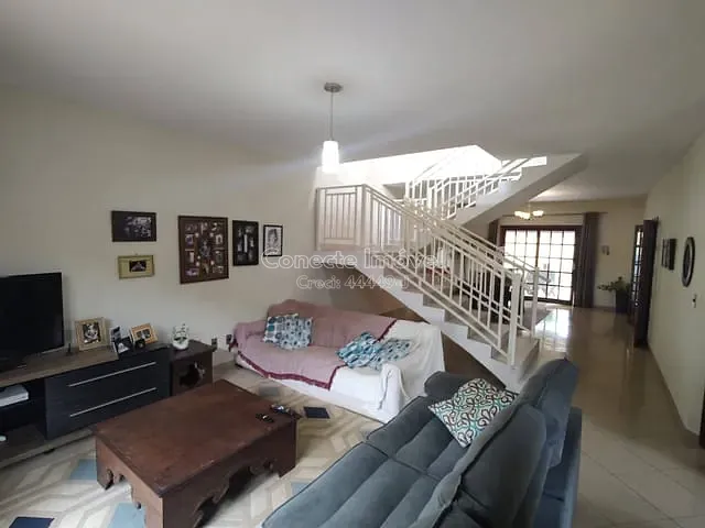 Sobrado com 470m² 4 quartos e 4 banheiros, à venda, no bairro Imigrantes em Holambra