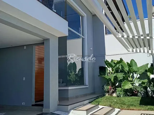 Sobrado com 252m² 3 quartos e 3 banheiros, para alugar, no bairro Residencial Tozzi em Arapongas