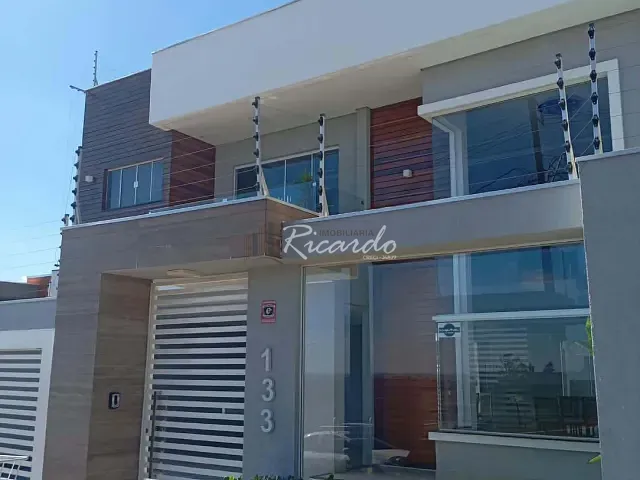 Sobrado com 252m² 3 quartos e 3 banheiros, para alugar, no bairro Residencial Tozzi em Arapongas