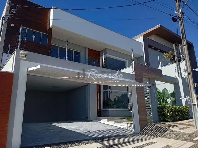 Sobrado com 252m² 3 quartos e 3 banheiros, para alugar, no bairro Residencial Tozzi em Arapongas