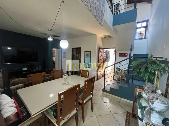 Sobrado com 308m² 4 quartos e 4 banheiros, à venda, no bairro Indaiá em Caraguatatuba