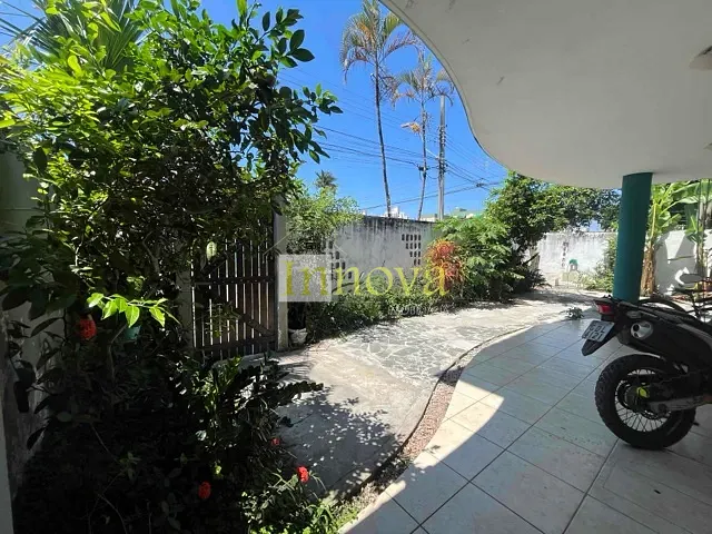Sobrado com 308m² 4 quartos e 4 banheiros, à venda, no bairro Indaiá em Caraguatatuba