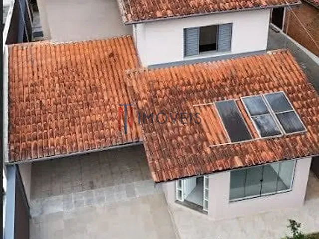 Sobrado com 360m², à venda, no bairro Parque Arco Iris em Atibaia