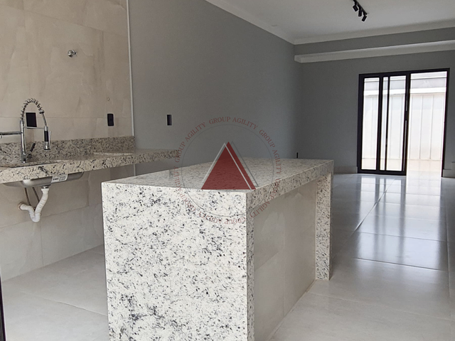 Sobrado com 125m² 2 quartos e 3 banheiros, à venda, no bairro Residencial Zanetti/ Franca Polo Club/ Recanto Elimar em Franca