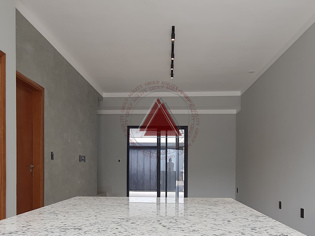 Sobrado com 125m² 2 quartos e 3 banheiros, à venda, no bairro Residencial Zanetti/ Franca Polo Club/ Recanto Elimar em Franca