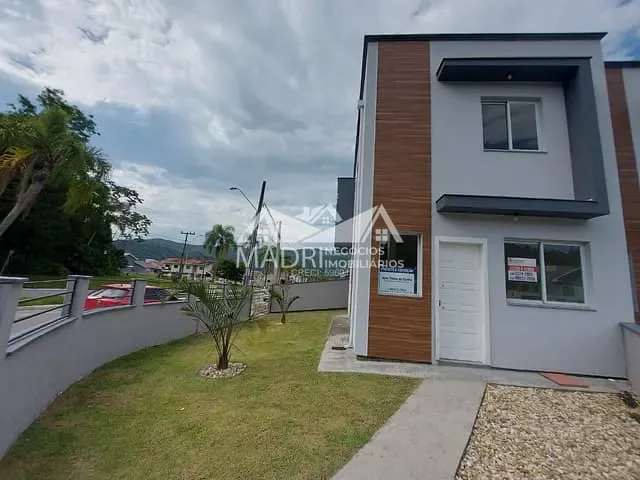 Sobrado com 108m² 2 quartos e 3 banheiros, à venda, no bairro Bela Vista em Palhoça