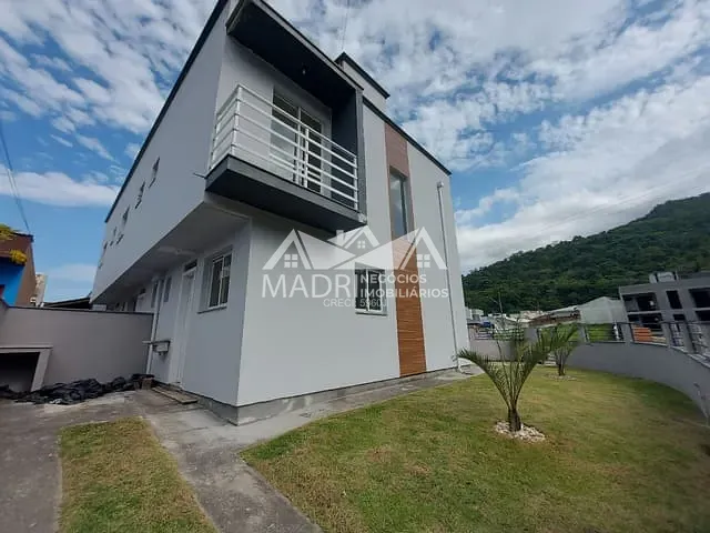 Sobrado com 108m² 2 quartos e 3 banheiros, à venda, no bairro Bela Vista em Palhoça