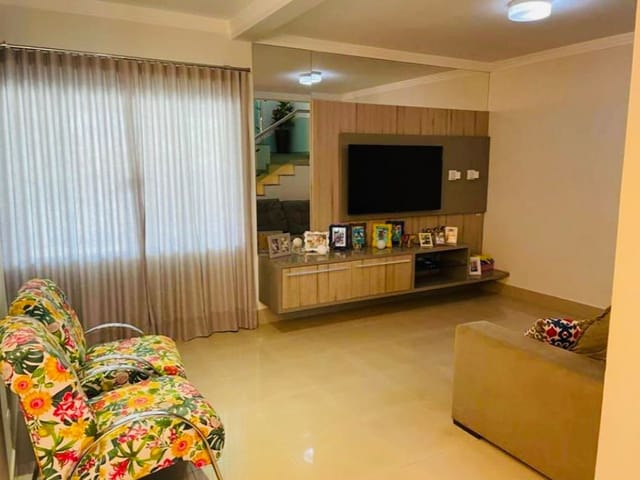 Sobrado com 221m² 3 quartos e 3 banheiros, à venda, no bairro Centro em Cambé