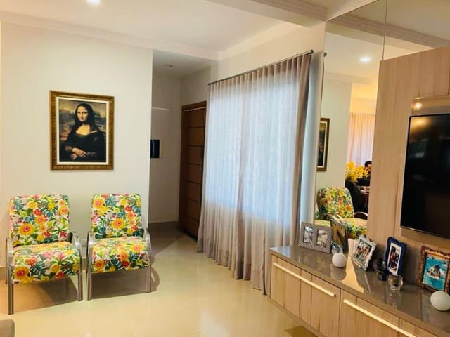 Sobrado com 221m² 3 quartos e 3 banheiros, à venda, no bairro Centro em Cambé