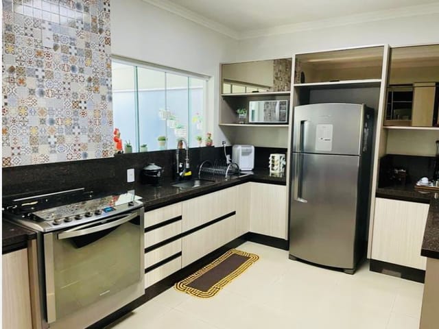 Sobrado com 221m² 3 quartos e 3 banheiros, à venda, no bairro Centro em Cambé