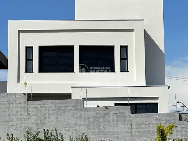 Sobrado com 275m² 3 quartos e 5 banheiros, à venda, no bairro Gleba Simon Frazer em Londrina