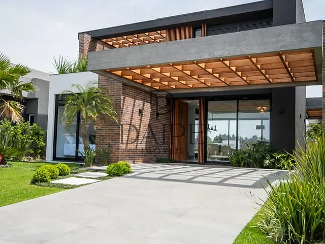 Sobrado com 360m² 4 quartos e 5 banheiros, à venda, no bairro Centro em Xangri-Lá