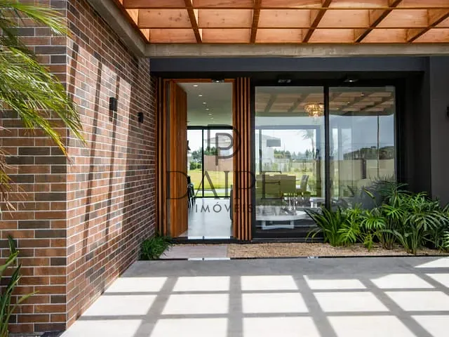 Sobrado com 360m² 4 quartos e 5 banheiros, à venda, no bairro Centro em Xangri-Lá