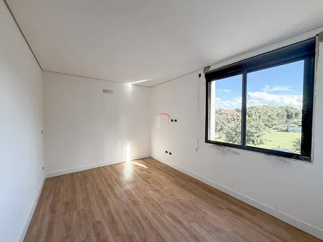 Sobrado com 180m² 3 quartos e 4 banheiros, à venda, no bairro Jardim Burle Marx em Londrina