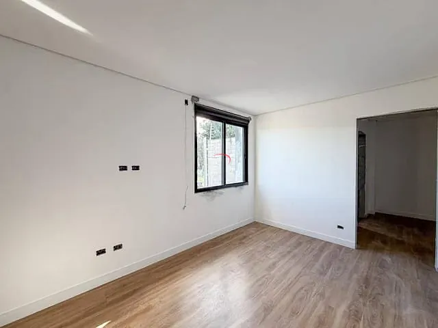 Sobrado com 180m² 3 quartos e 4 banheiros, à venda, no bairro Jardim Burle Marx em Londrina