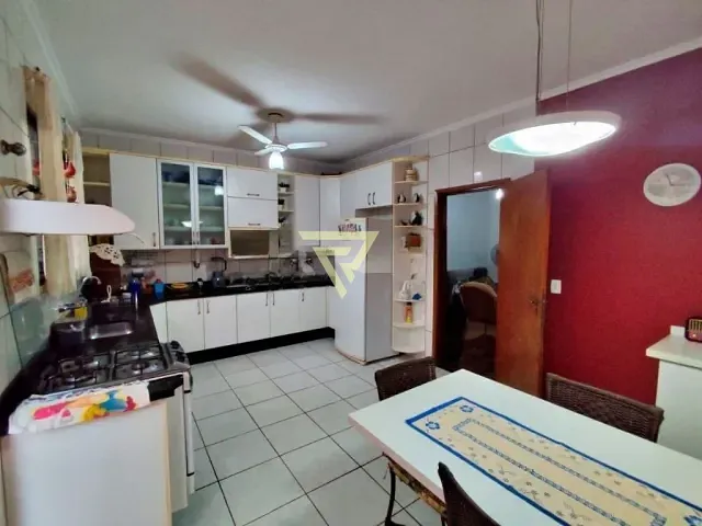 Sobrado com 250m² 6 quartos e 5 banheiros, à venda, no bairro Parque dos Bandeirantes em Ribeirão Preto