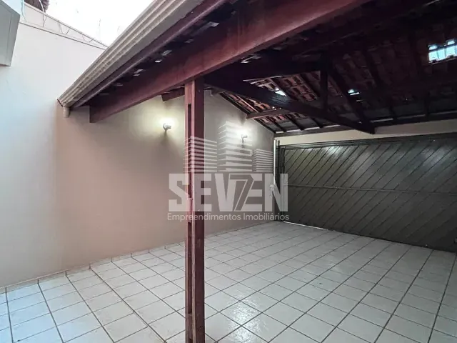 Sobrado com 132m² 3 quartos e 3 banheiros, à venda ou para alugar, no bairro Vila Cardia em Bauru