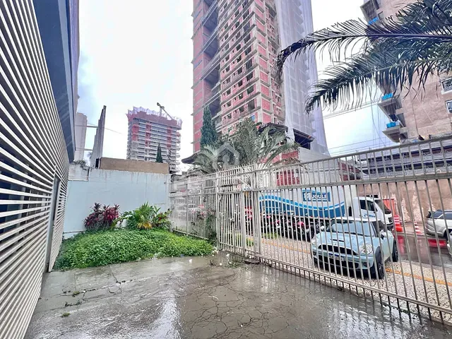 Sobrado com 505m², à venda, no bairro Setor Marista em Goiânia
