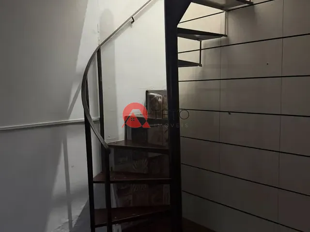 Sobrado 2 quartos e 1 banheiro, para alugar, no bairro Jardim Tupinambá em Maringá