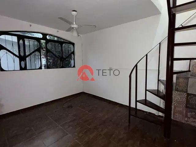 Sobrado 2 quartos e 1 banheiro, para alugar, no bairro Jardim Tupinambá em Maringá