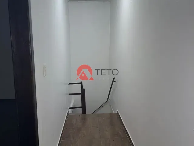 Sobrado 2 quartos e 1 banheiro, para alugar, no bairro Jardim Tupinambá em Maringá