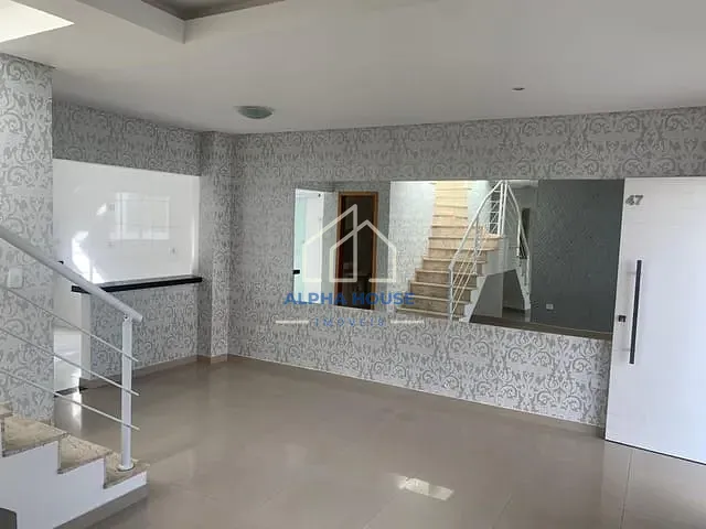 Sobrado 3 quartos e 1 banheiro, à venda, no bairro Vila Areao em Taubaté