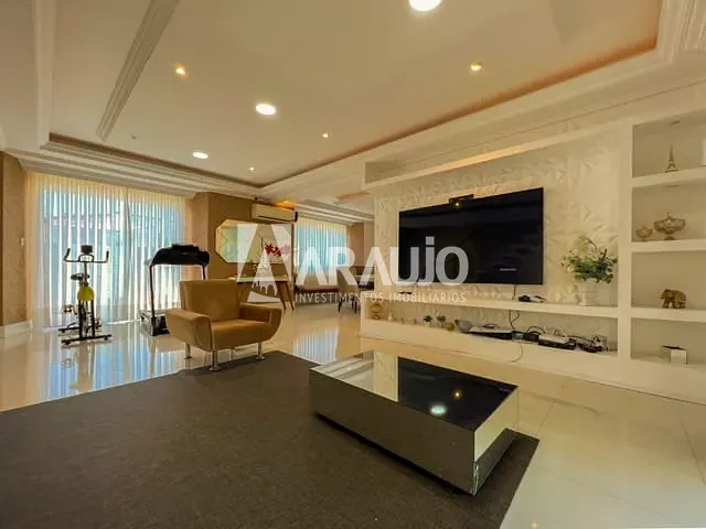 Sobrado com 250m² 3 quartos e 2 banheiros, à venda, no bairro São João em Itajaí